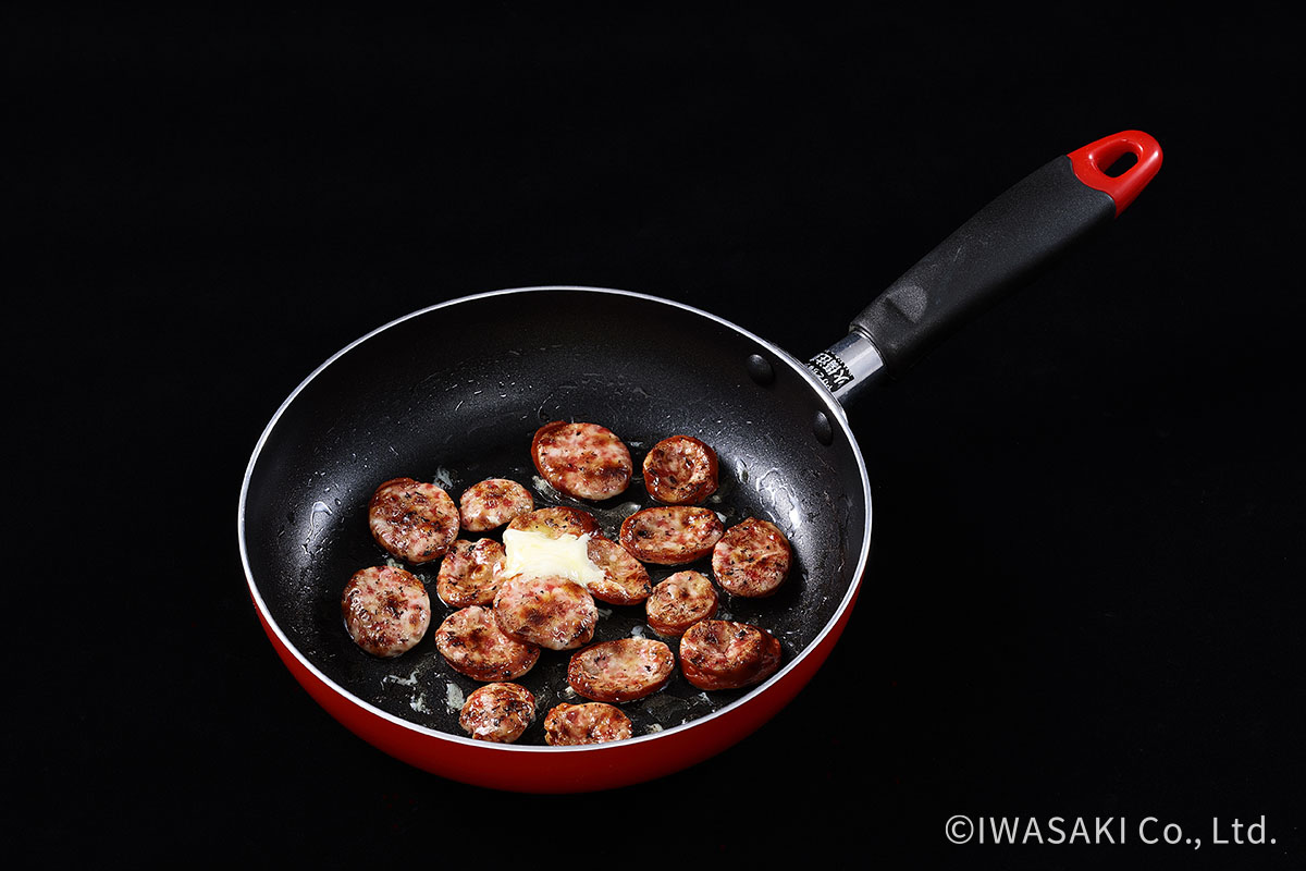 粗挽きソーセージのマーガリンいため