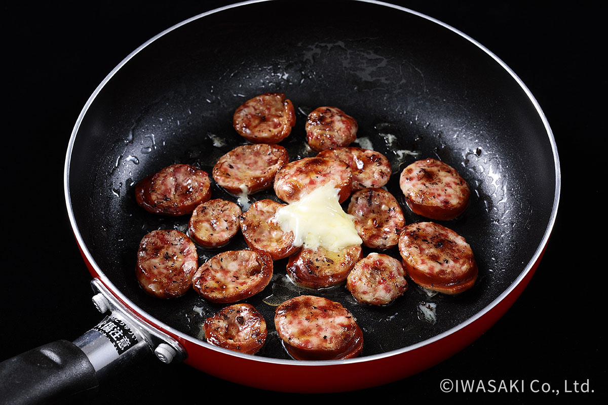 粗挽きソーセージのマーガリンいため